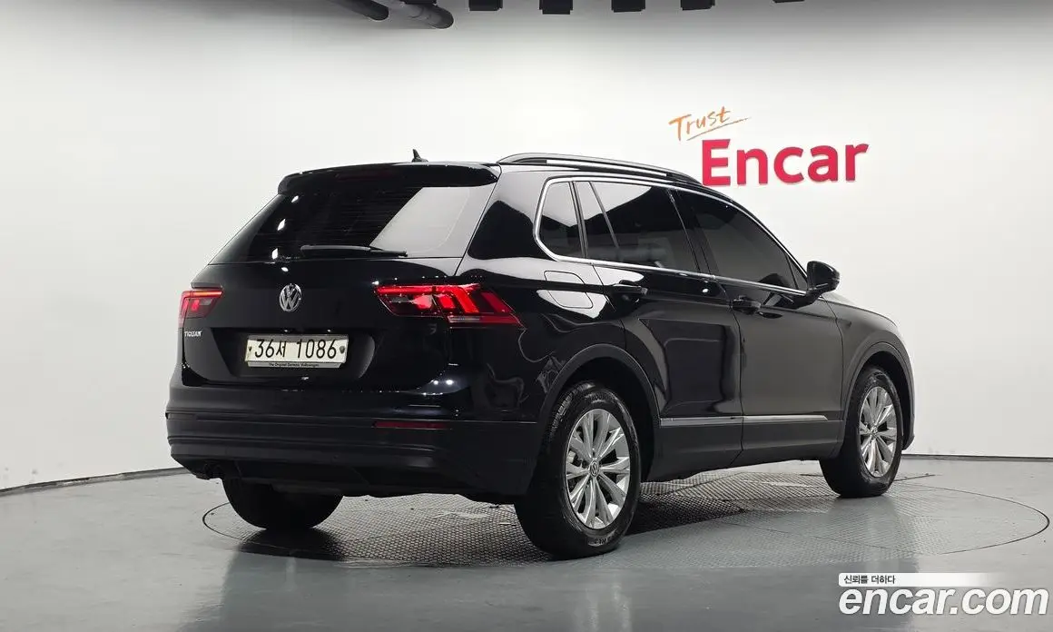 Volkswagen Tiguan 2018 2.0 автомат (гидро), фото 2 Volkswagen Tiguan 2018 2.0 автомат (гидро), фото 2