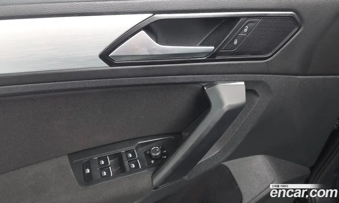 Volkswagen Tiguan 2018 2.0 автомат (гидро), фото 19 Volkswagen Tiguan 2018 2.0 автомат (гидро), фото 19