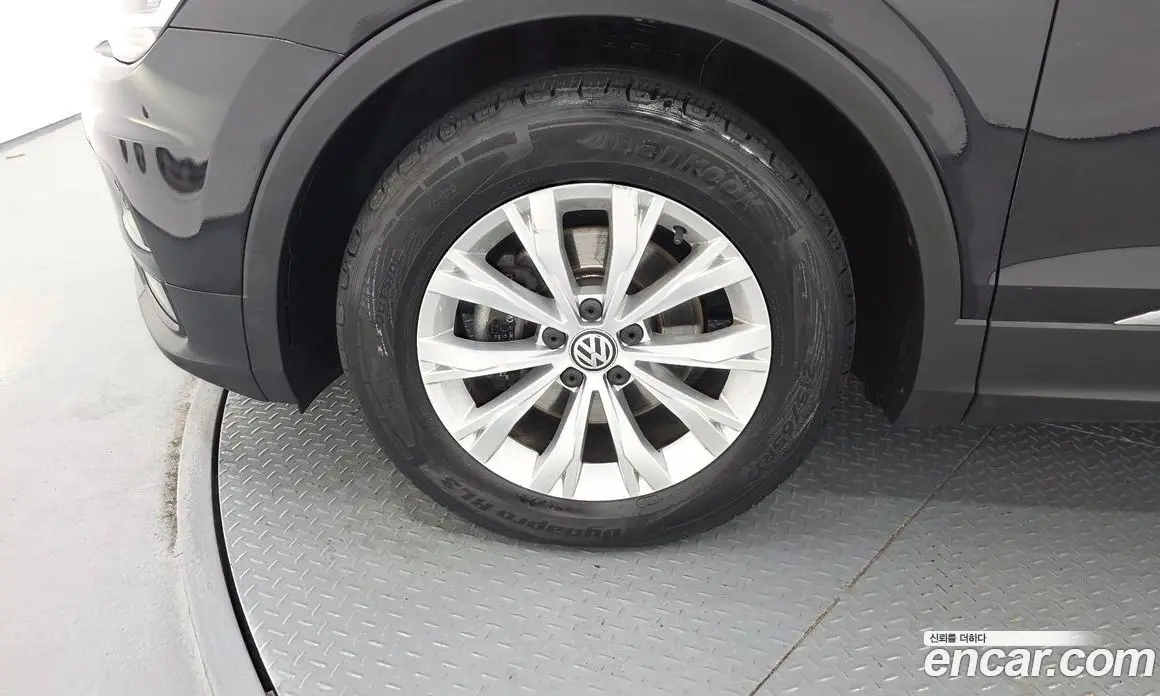 Volkswagen Tiguan 2018 2.0 автомат (гидро), фото 5 Volkswagen Tiguan 2018 2.0 автомат (гидро), фото 5