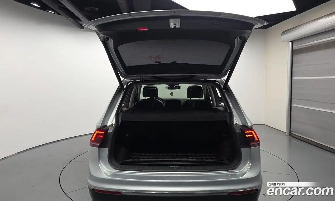 Volkswagen Tiguan 2018 2.0 автомат (гидро), фото 20 Volkswagen Tiguan 2018 2.0 автомат (гидро), фото 20