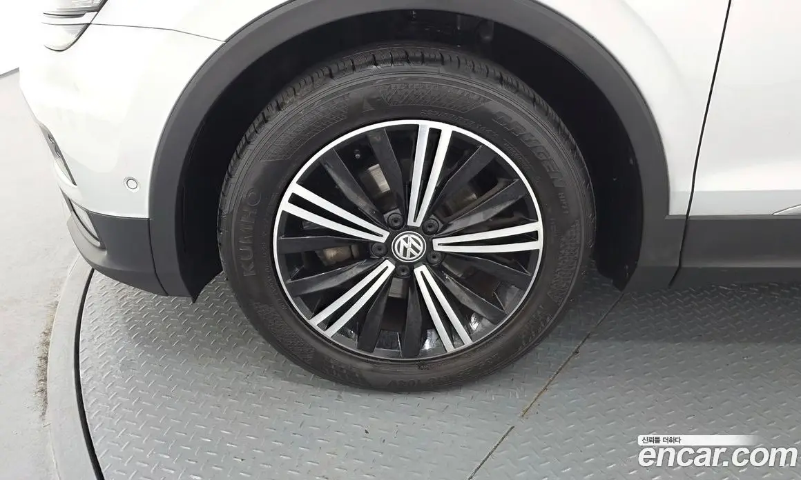 Volkswagen Tiguan 2018 2.0 автомат (гидро), фото 5 Volkswagen Tiguan 2018 2.0 автомат (гидро), фото 5