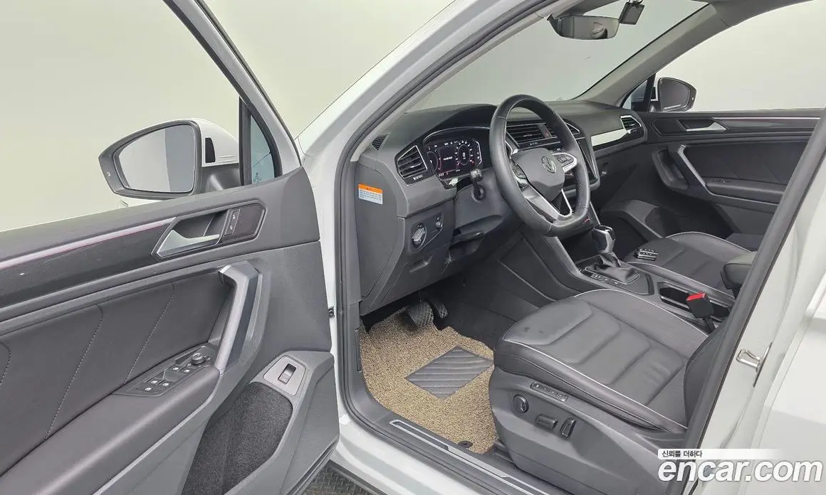 Volkswagen Tiguan 2022 2.0 автомат (гидро), фото 18