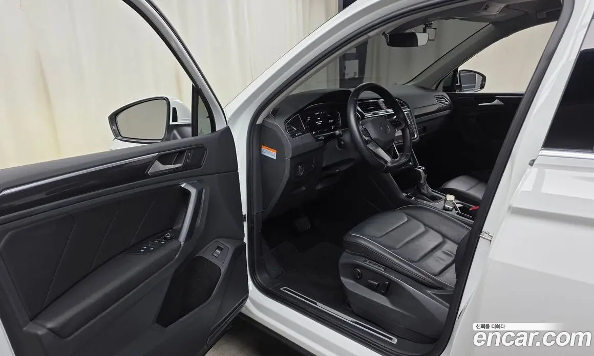 Volkswagen Tiguan 2022 2.0 автомат (гидро), фото 13