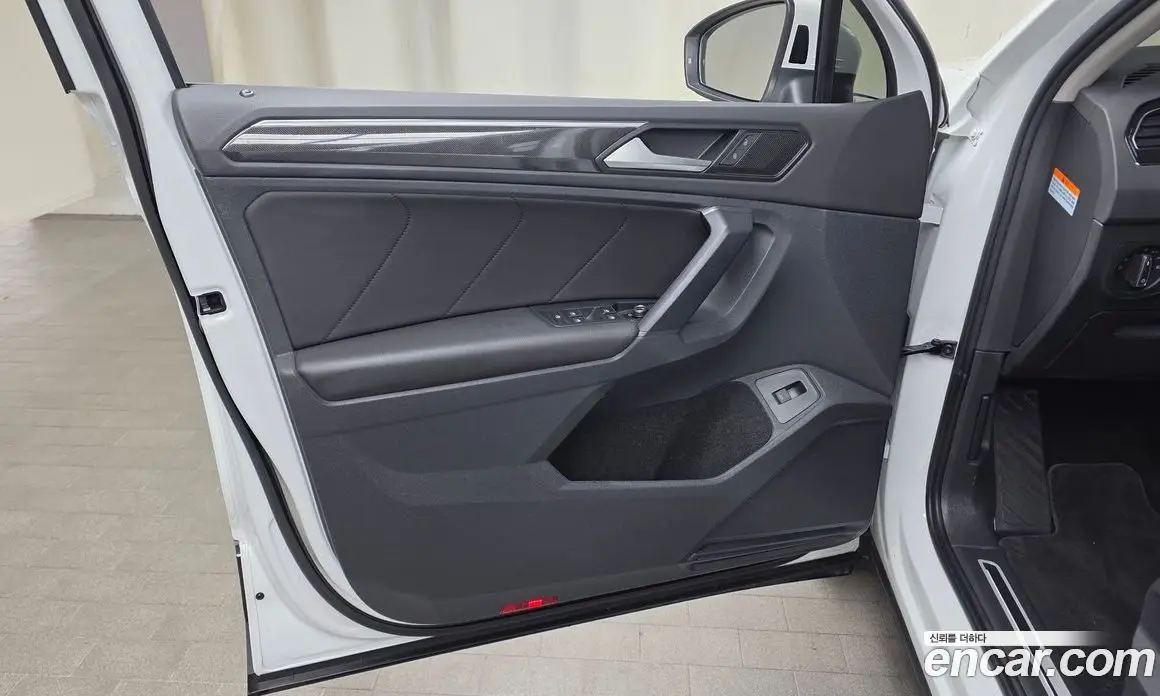 Volkswagen Tiguan 2022 2.0 автомат (гидро), фото 14