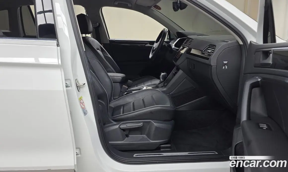 Volkswagen Tiguan 2022 2.0 автомат (гидро), фото 16