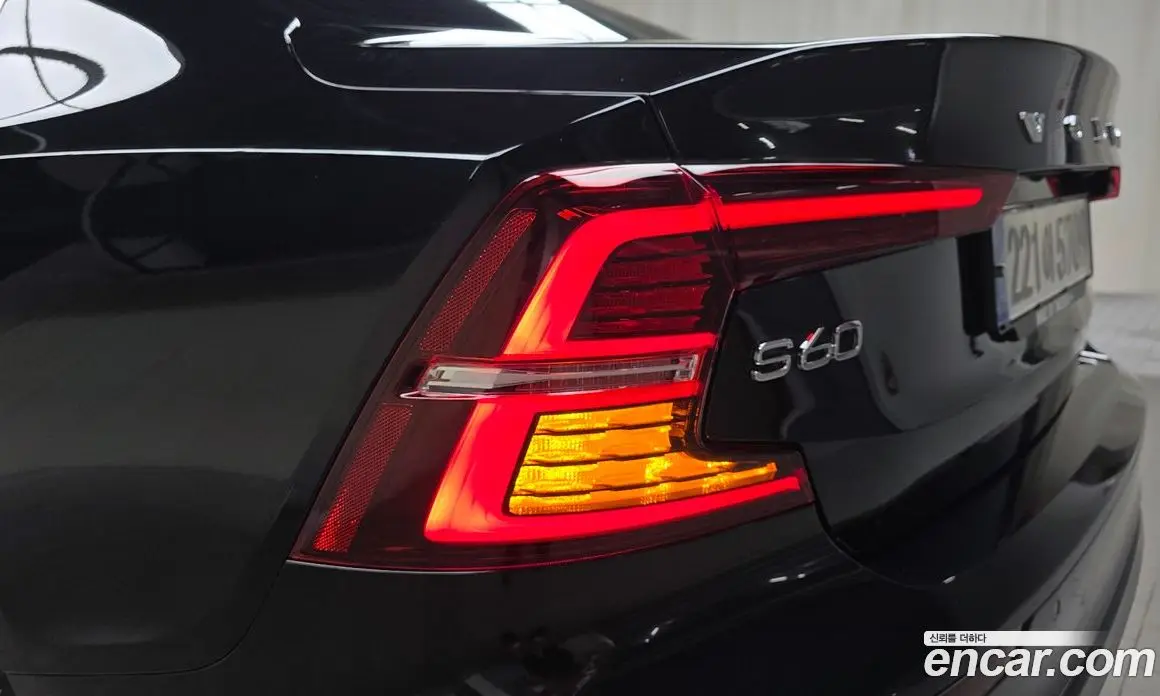 Volvo S60 2022 2.0 автомат (гидро), фото 8 Volvo S60 2022 2.0 автомат (гидро), фото 8