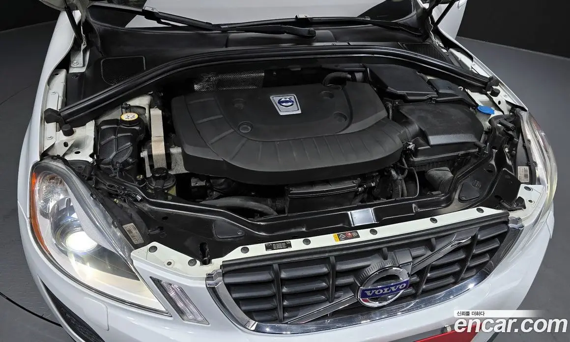 Volvo XC60 2013 2.0 автомат (гидро), фото 6 Volvo XC60 2013 2.0 автомат (гидро), фото 6