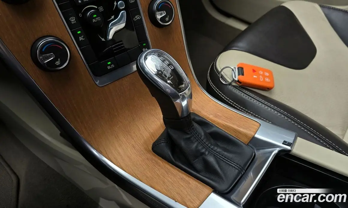 Volvo XC60 2013 2.0 автомат (гидро), фото 9 Volvo XC60 2013 2.0 автомат (гидро), фото 9