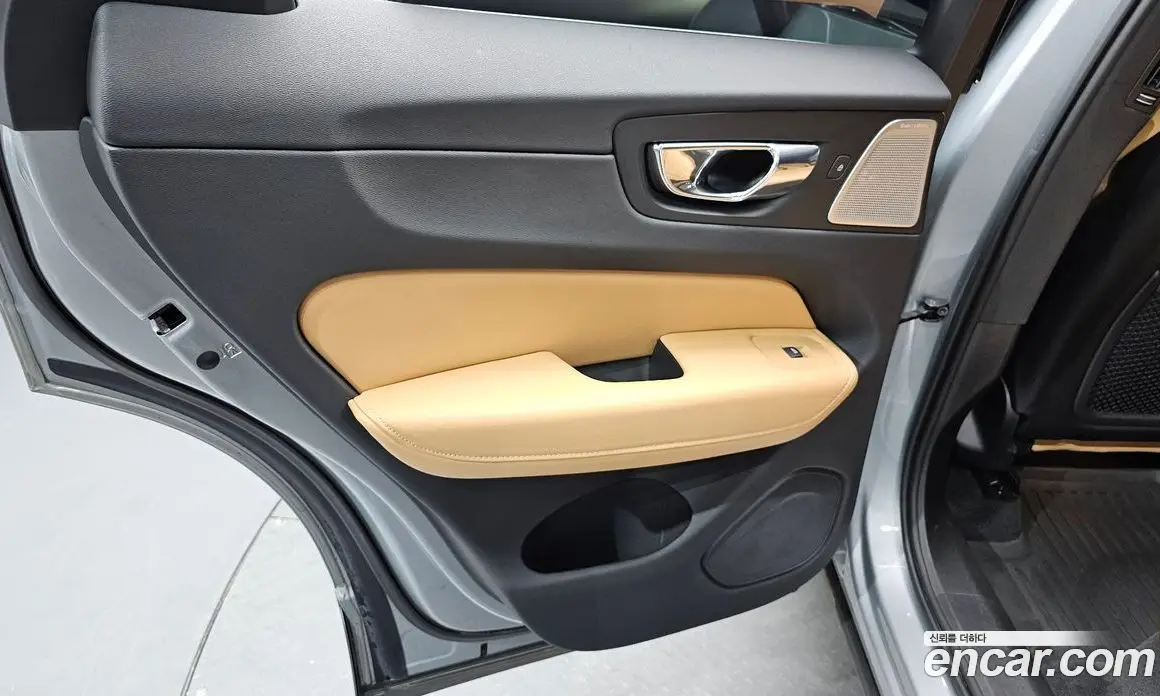 Volvo XC60 2019 2.0 автомат (гидро), фото 15 Volvo XC60 2019 2.0 автомат (гидро), фото 15