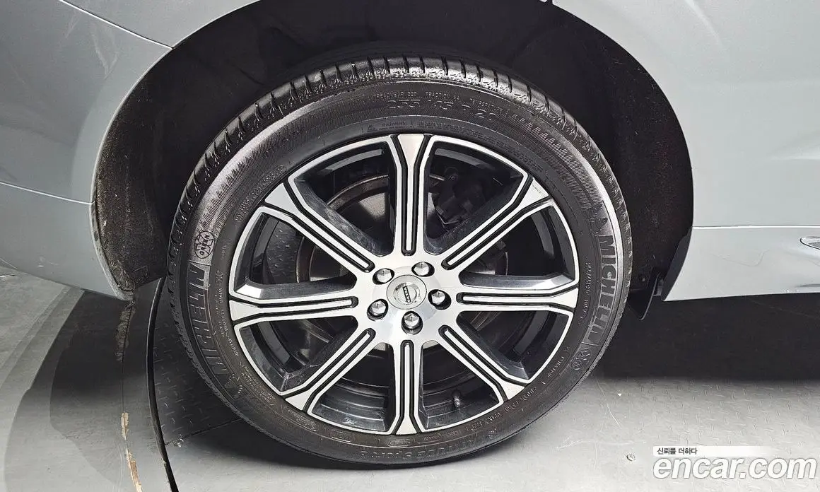 Volvo XC60 2019 2.0 автомат (гидро), фото 5 Volvo XC60 2019 2.0 автомат (гидро), фото 5