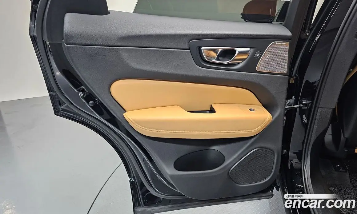 Volvo XC60 2021 2.0 автомат (гидро), фото 15 Volvo XC60 2021 2.0 автомат (гидро), фото 15