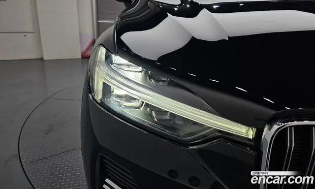 Volvo XC60 2021 2.0 автомат (гидро), миниатюра 8 Volvo XC60 2021 2.0 автомат (гидро), миниатюра 8
