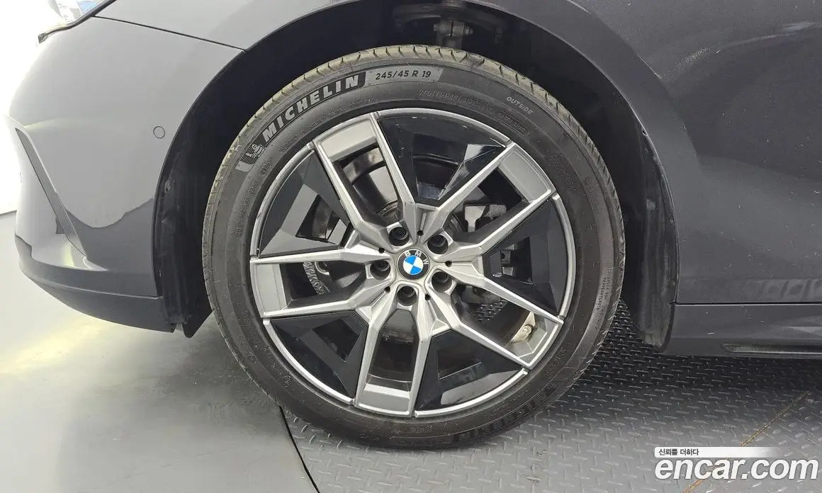 BMW 5 серия 2025 2.0 автомат (гидро), фото 4