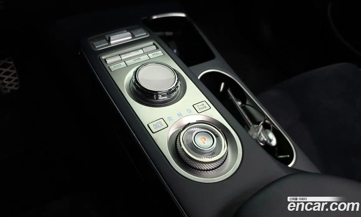 Genesis GV70 2021 2.5 автомат (гидро), фото 12 Genesis GV70 2021 2.5 автомат (гидро), фото 12