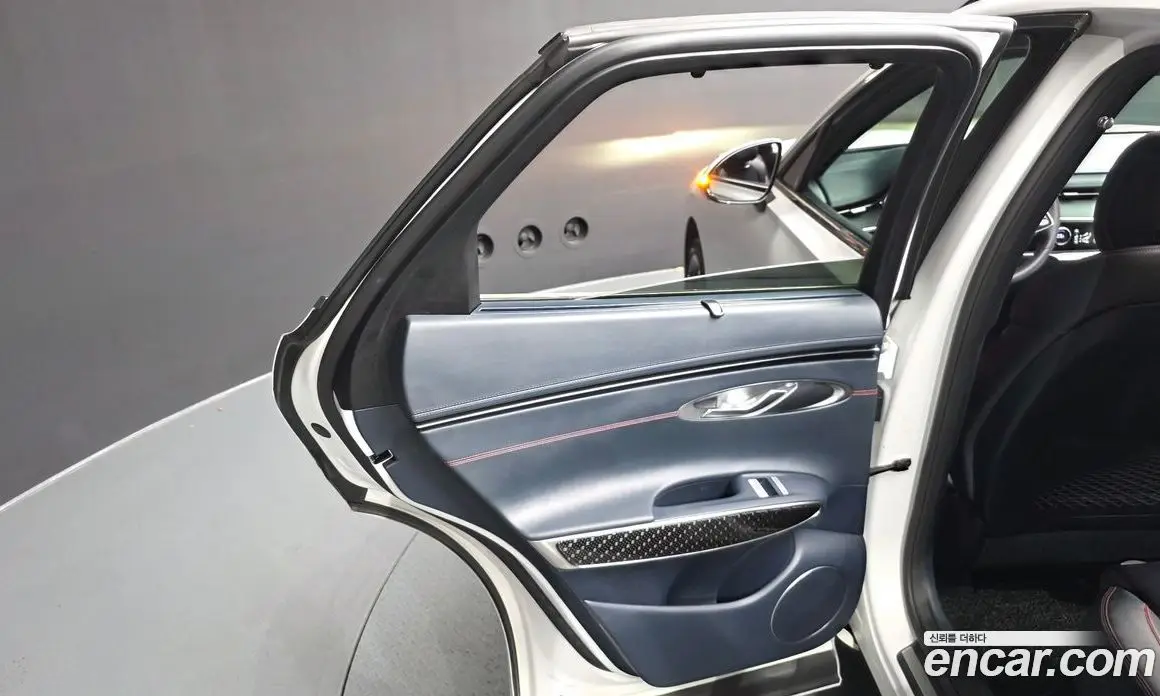 Genesis GV70 2021 2.5 автомат (гидро), фото 15 Genesis GV70 2021 2.5 автомат (гидро), фото 15