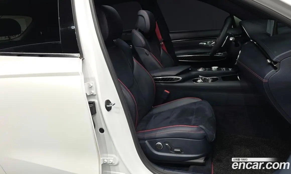 Genesis GV70 2021 2.5 автомат (гидро), фото 17 Genesis GV70 2021 2.5 автомат (гидро), фото 17