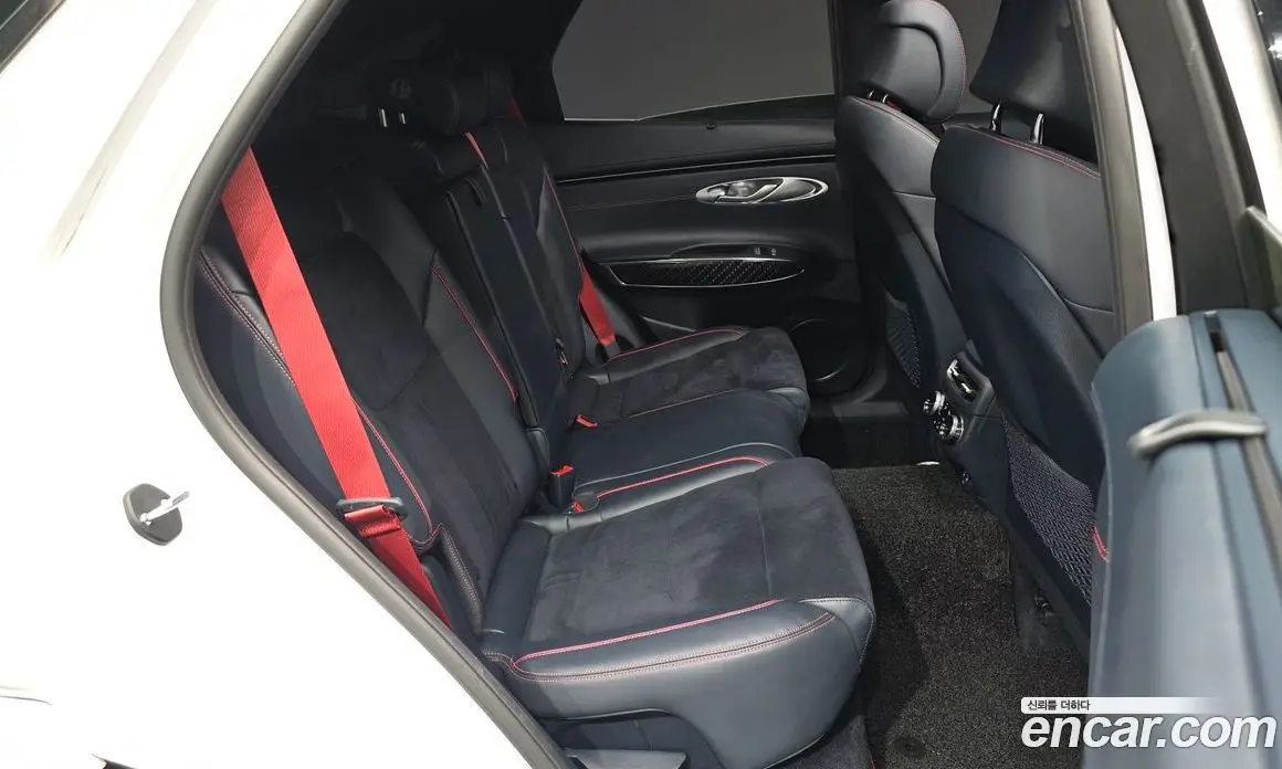 Genesis GV70 2021 2.5 автомат (гидро), фото 18 Genesis GV70 2021 2.5 автомат (гидро), фото 18
