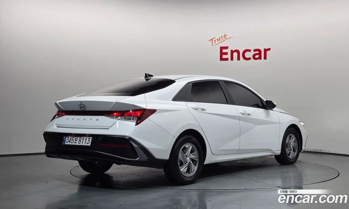 Hyundai Avante 2023 1.6 автомат (гидро), фото 1