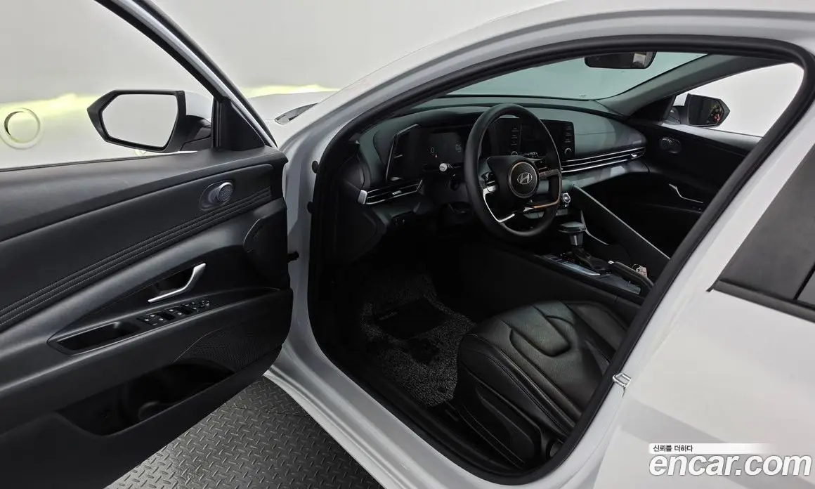 Hyundai Avante 2023 1.6 автомат (гидро), фото 12