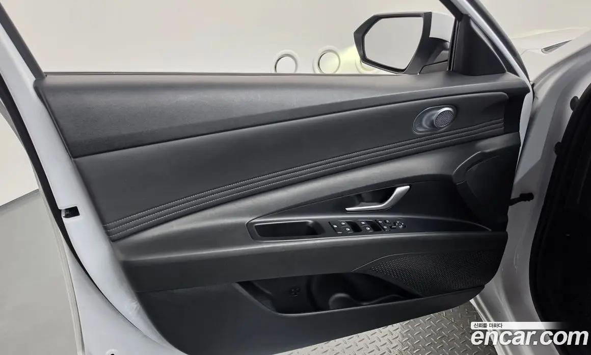 Hyundai Avante 2023 1.6 автомат (гидро), фото 13