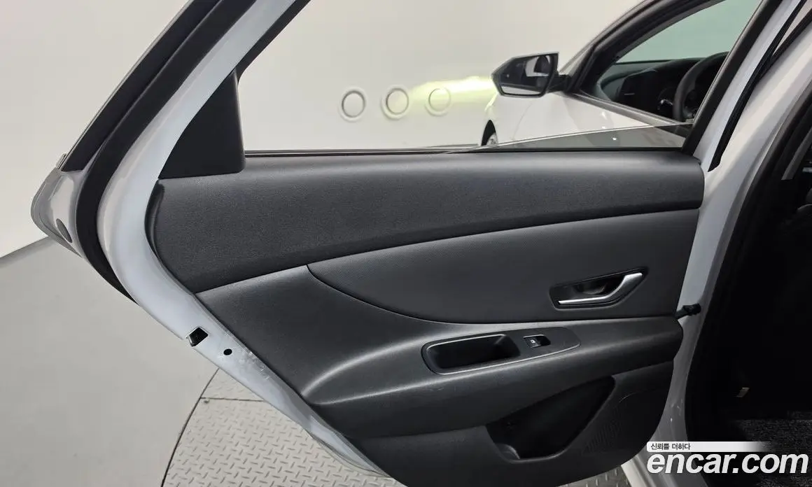 Hyundai Avante 2023 1.6 автомат (гидро), фото 14