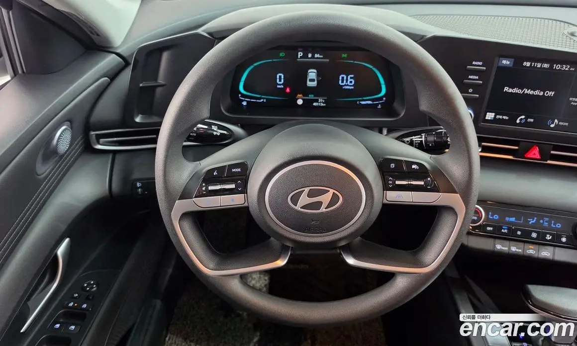 Hyundai Avante 2023 1.6 автомат (гидро), фото 17