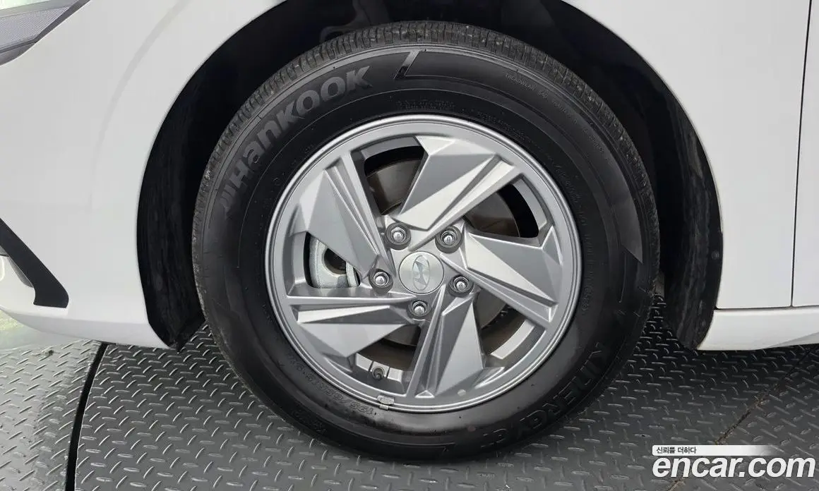 Hyundai Avante 2023 1.6 автомат (гидро), фото 4