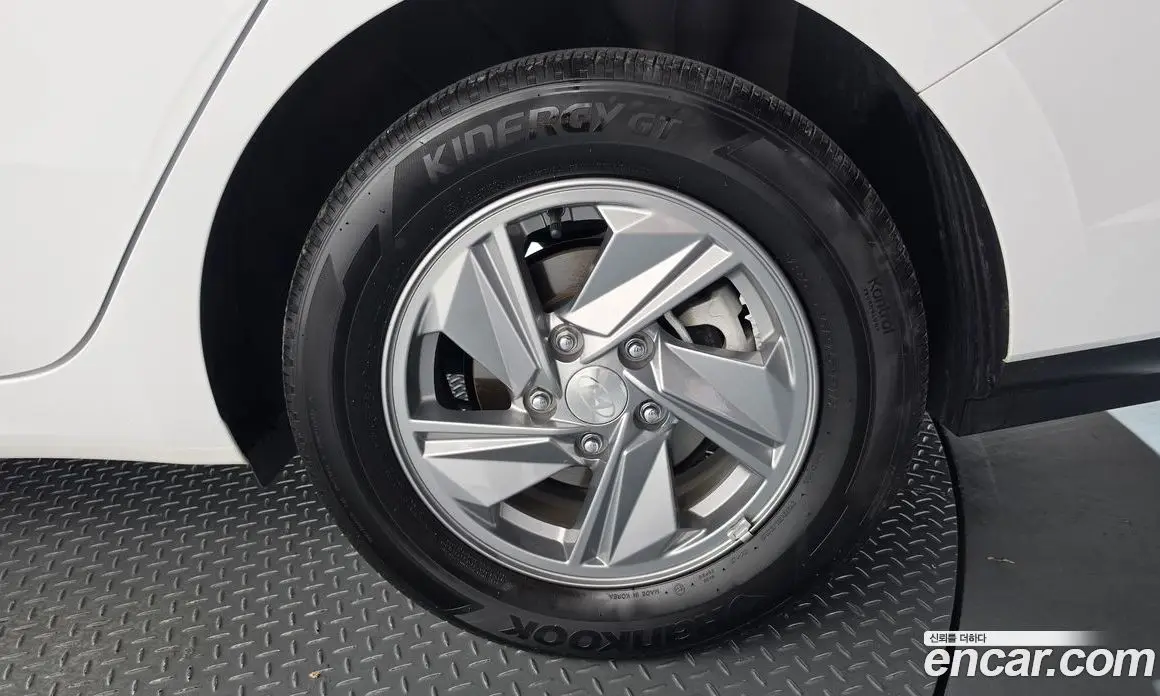 Hyundai Avante 2023 1.6 автомат (гидро), фото 6
