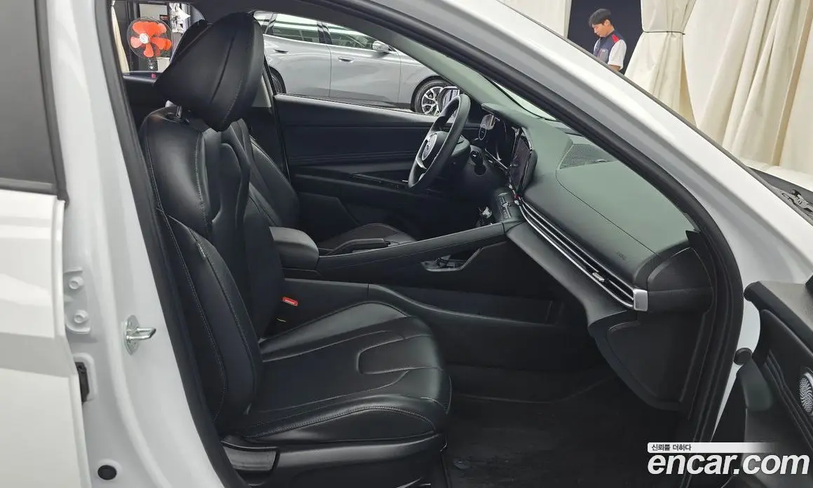 Hyundai Avante 2023 1.6 автомат (гидро), фото 16