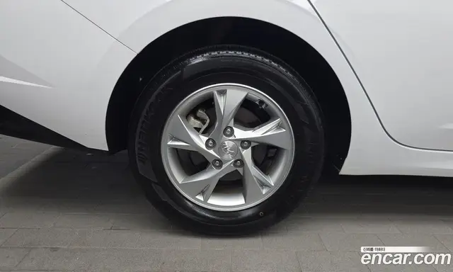 Hyundai Avante 2023 1.6 автомат (гидро), миниатюра 5