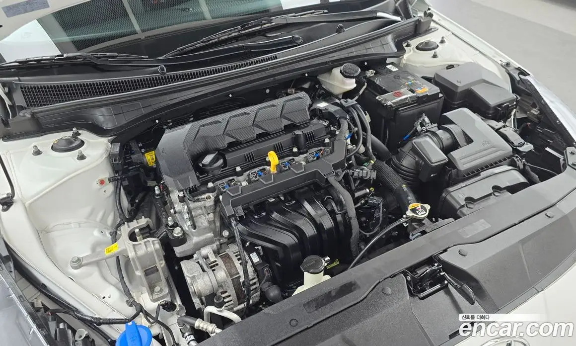 Hyundai Avante 2023 1.6 автомат (гидро), фото 6