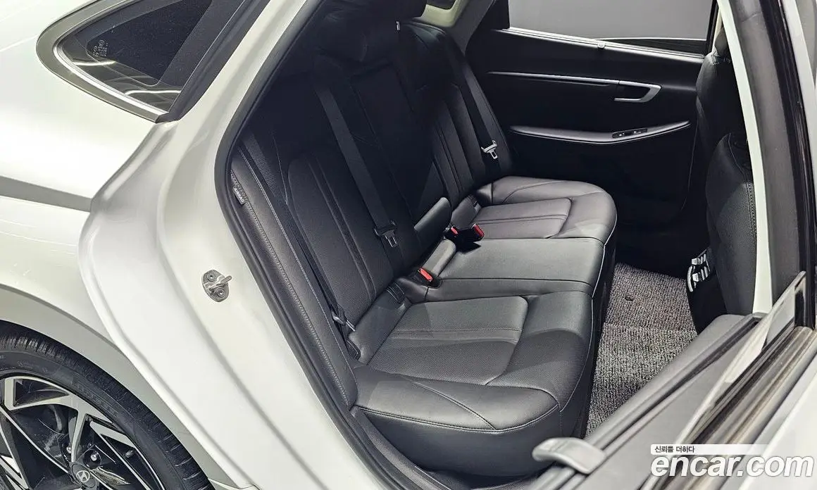 Hyundai Sonata 2023 1.6 автомат (гидро), фото 17