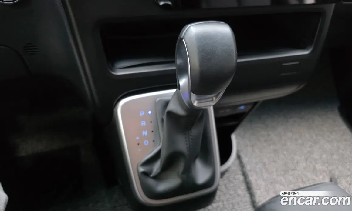 Hyundai Staria 2022 2.2 автомат (гидро), фото 12
