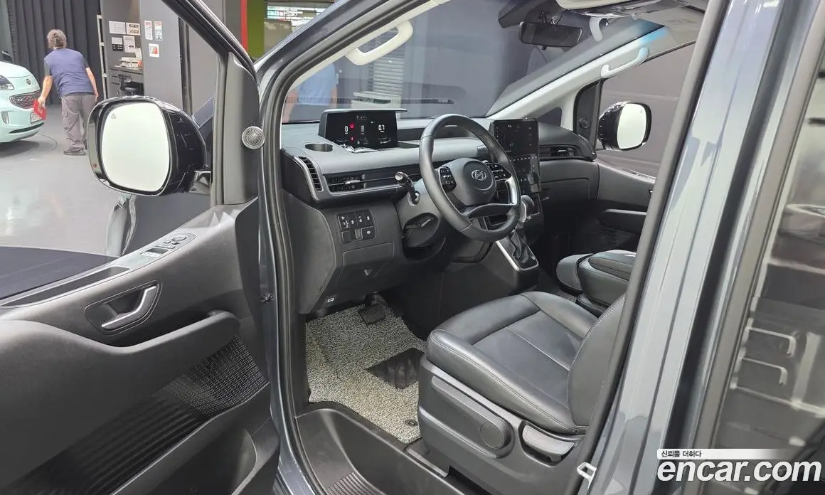 Hyundai Staria 2022 2.2 автомат (гидро), фото 13