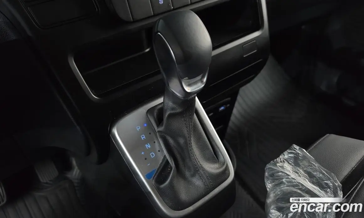 Hyundai Staria 2023 2.2 автомат (гидро), фото 9