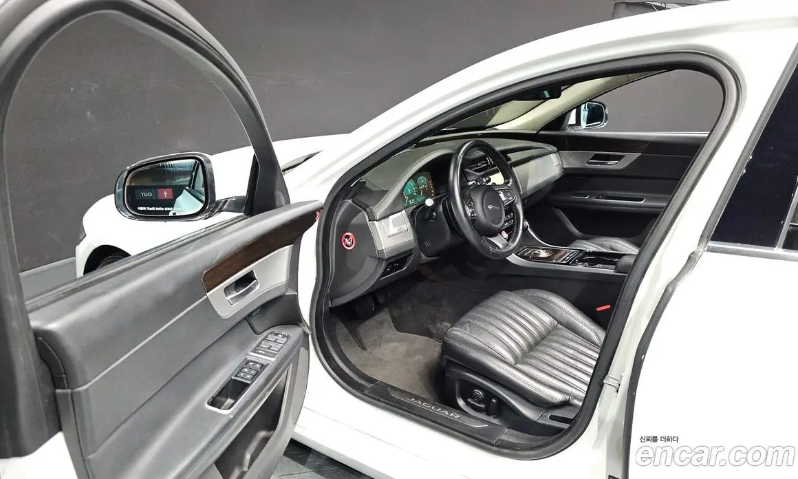 Jaguar XF 2016 2.0 автомат (гидро), фото 12