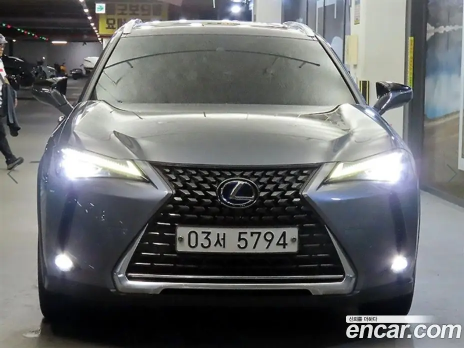 Lexus UX 2019 2.0 автомат (гидро), фото 2
