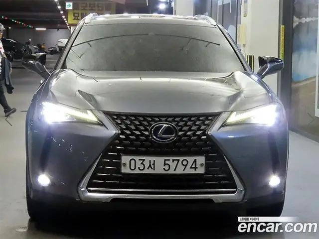 Lexus UX 2019 2.0 автомат (гидро), миниатюра 2