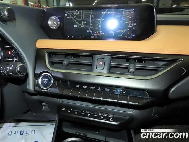 Lexus UX 2019 2.0 автомат (гидро), миниатюра 11