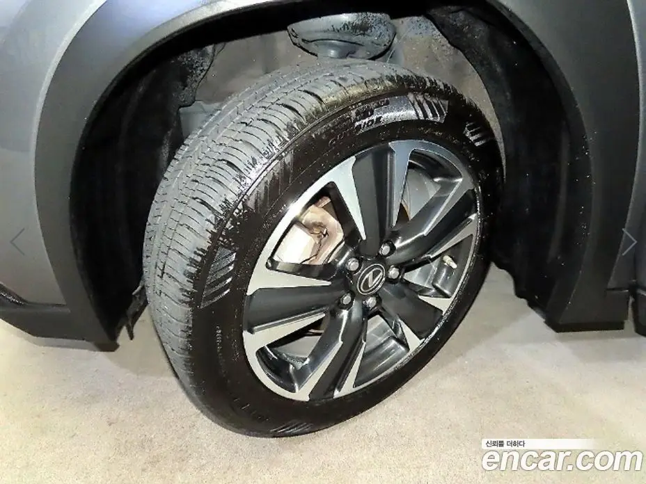 Lexus UX 2019 2.0 автомат (гидро), фото 19