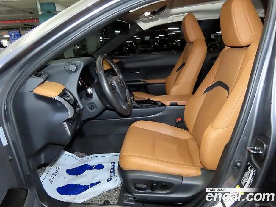 Lexus UX 2019 2.0 автомат (гидро), фото 6