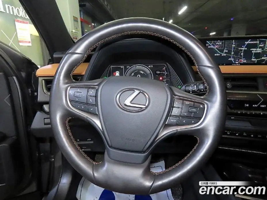 Lexus UX 2019 2.0 автомат (гидро), фото 8