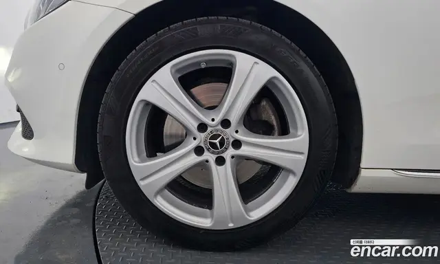 Mercedes-Benz E-Class 2017 1.9 автомат (гидро), миниатюра 5 Mercedes-Benz E-Class 2017 1.9 автомат (гидро), миниатюра 5