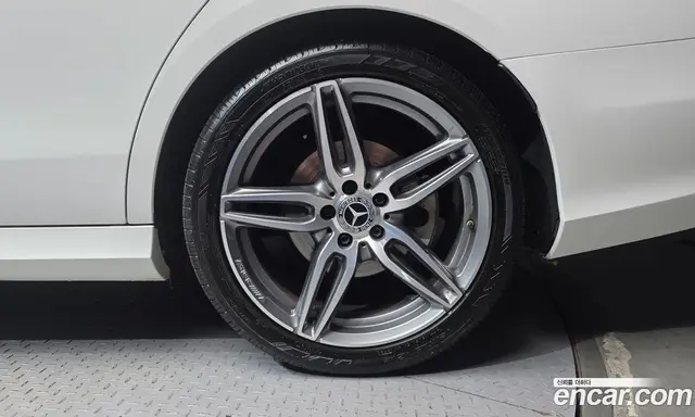 Mercedes-Benz E-Class 2018 2.0 автомат (гидро), миниатюра 7