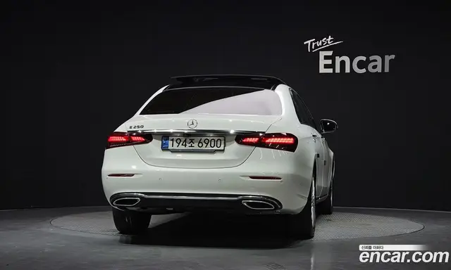 Mercedes-Benz E-Class 2021 2.0 автомат (гидро), миниатюра 4