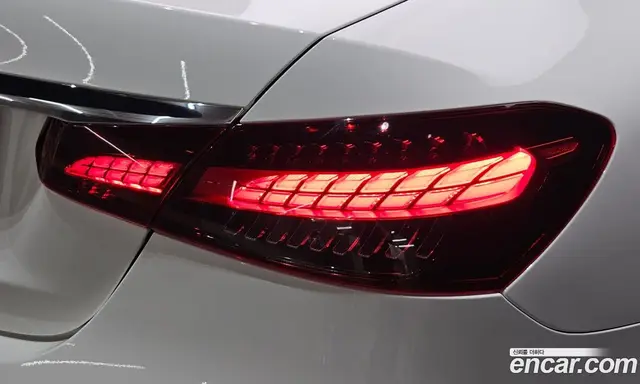 Mercedes-Benz E-Class 2021 2.0 автомат (гидро), миниатюра 9