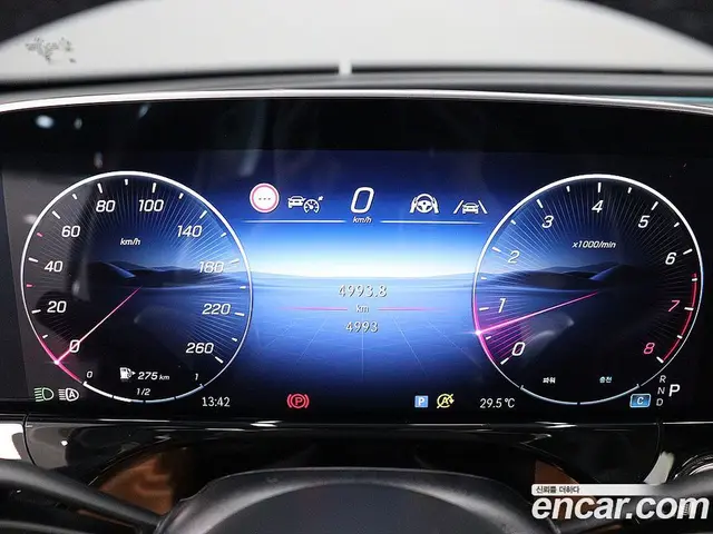 Mercedes-Benz E-Class 2025 2.0 автомат (гидро), миниатюра 6