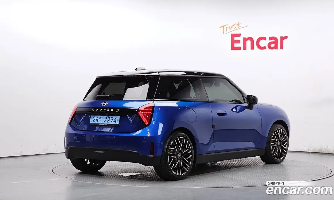 Mini Cooper 2024 0.1 автомат (гидро), фото 2