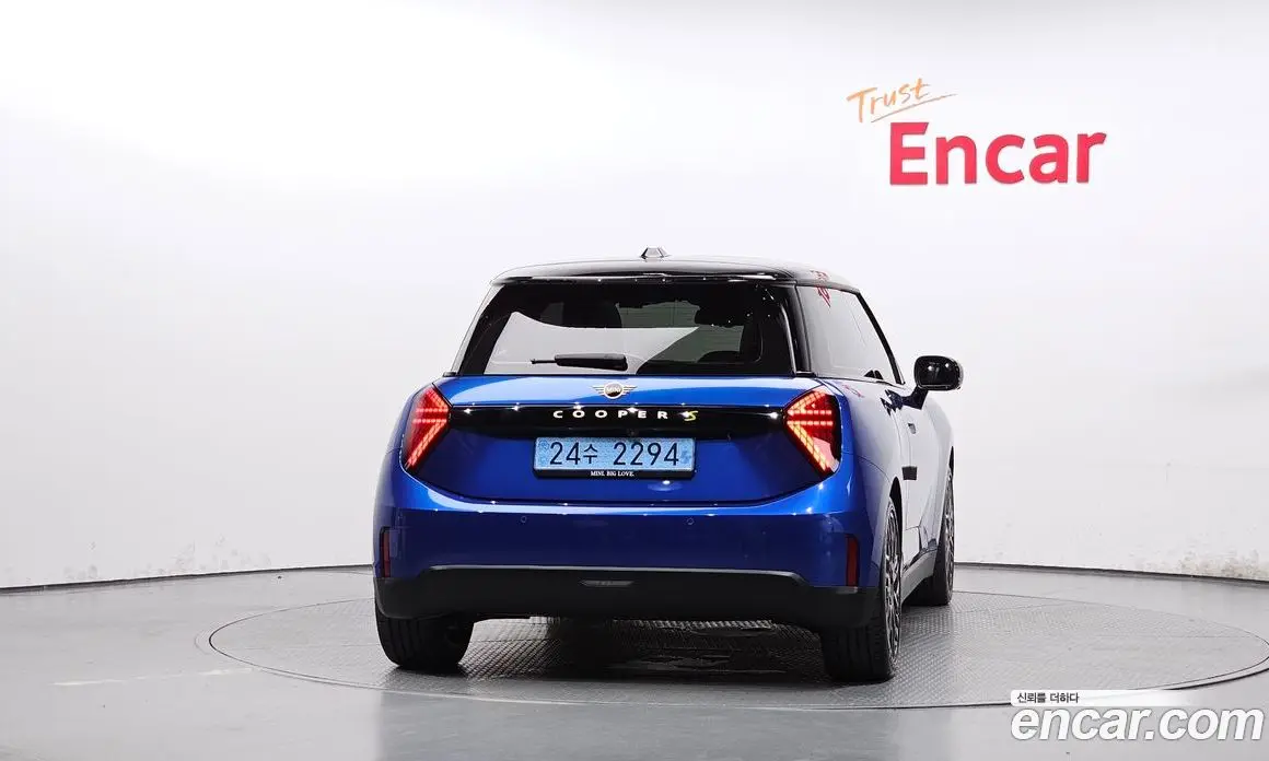 Mini Cooper 2024 0.1 автомат (гидро), фото 4