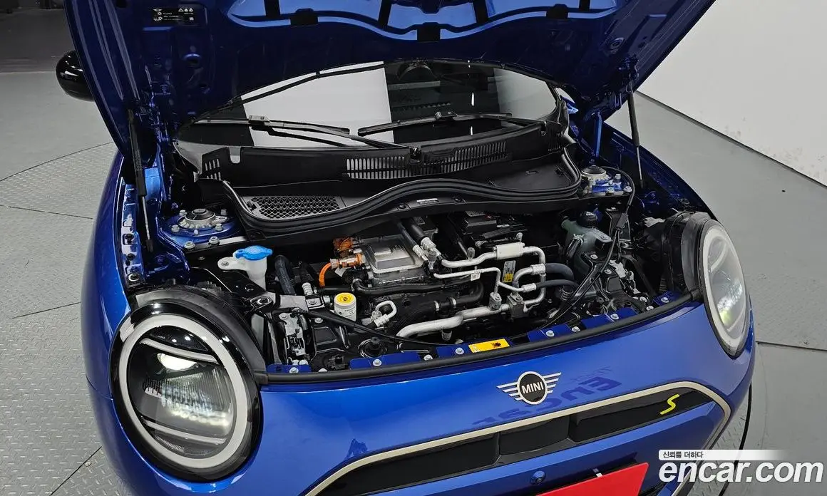 Mini Cooper 2024 0.1 автомат (гидро), фото 6